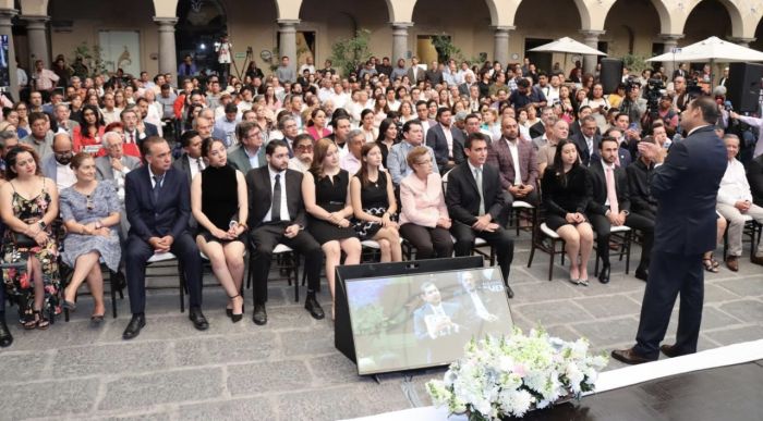 Presenta Armenta Su Libro Por Amor A Puebla En La Capital Poblana