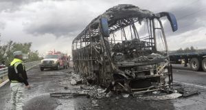 Arde autobús en la México-Puebla