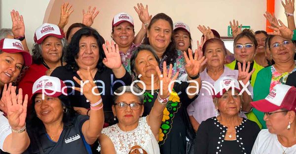 Se reune Rosario Orozco con maestros del distrito de Tehuacán