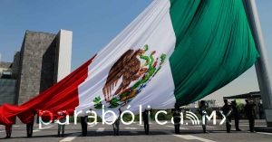 Conmemoran AMLO y Sergio Salomón el Día de la Bandera con enlace virtual