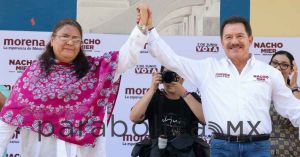 Arranca Nacho Mier campaña en Tehuacán; Rosario Orozco presente