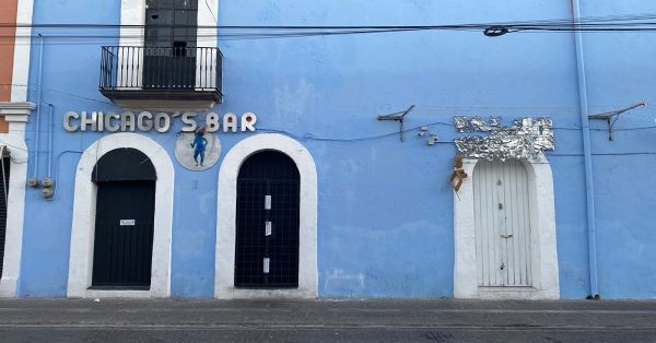Van dos muertos por la riña en el bar Chicagos del centro de Puebla