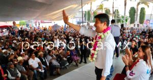 Ofrece Eduardo Rivera más pavimentación en San Miguel Canoa