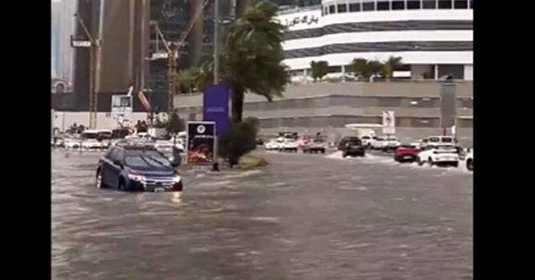 Van 18 muertos por inundaciones en Dubái