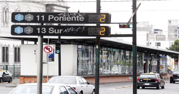 Robaron la se&ntilde;al&eacute;tica de los Parqu&iacute;metros en el centro de Puebla