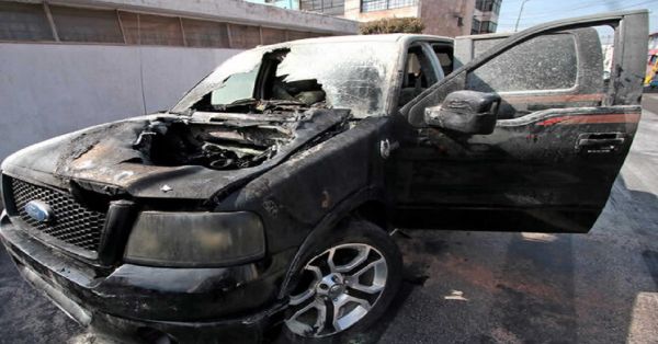 Se incendia camioneta del regidor &Aacute;ngel Rivera en la 5 sur