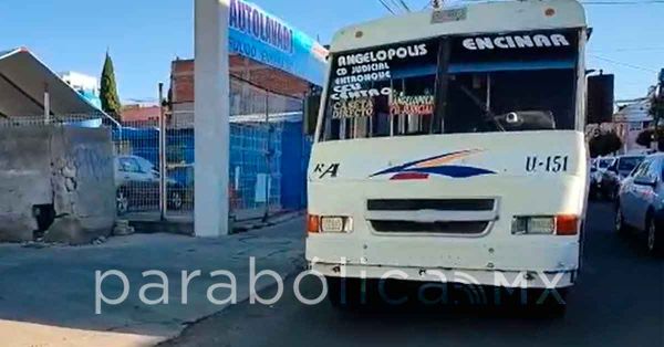 Golpean a asaltante del transporte p&uacute;blico en la 25 Sur rumbo a Angel&oacute;polis