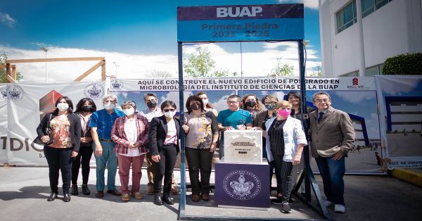 Colocan la primera piedra del edificio de posgrado de Microbiología del ICUAP