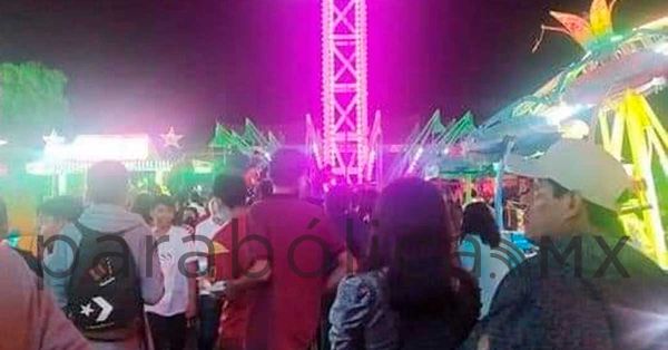 Se desploma juego mecánico en la feria de Teloloapan, Guerrero