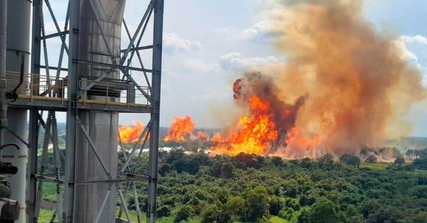 Explota ducto de Pemex en Huimanguillo, Tabasco