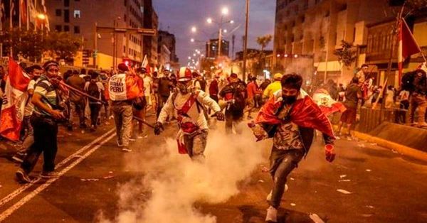 Dejan protestas en Perú 20 muertos y 65 hospitalizados