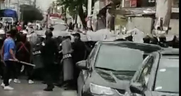 Frutran a golpes operativo de la SSC en los mercados Hidalgo y Uni&oacute;n