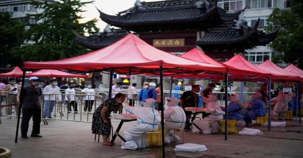 Realizarán pruebas semanales de covid en Shanghái