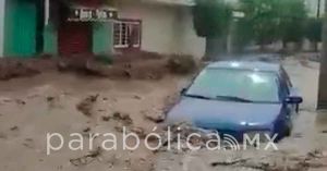 Dejan lluvias calles bajo fuertes corrientes de agua en la Mixteca