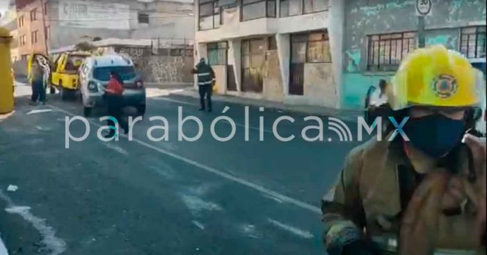 Vuelca camioneta sobre la 27 poniente