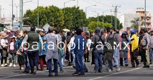 Cierran locatarios de la Central de Abasto la México-Puebla y la Vía Corta a Santa Ana