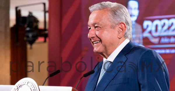 Celebra López Obrador concierto de Grupo Firme en el Zócalo de la CDMX