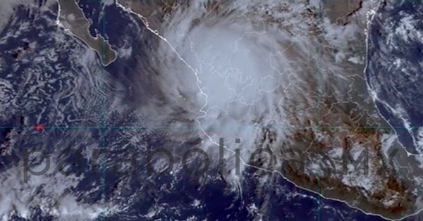 Impacta ‘Roslyn’ en Nayarit como huracán categoría 3