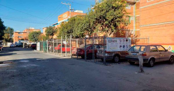 Piden poblanos al ayuntamiento el retiro de mil 221 jaulas de la v&iacute;a p&uacute;blica