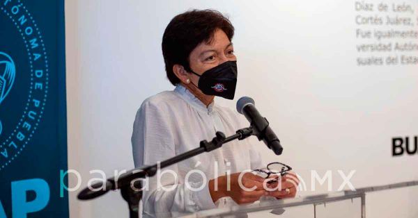 Abre Lilia Cedillo Ram&iacute;rez la exposici&oacute;n &ldquo;Huellas en el Tiempo&rdquo;