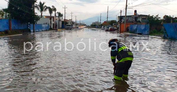 Deja tormenta en Puebla &aacute;rboles ca&iacute;dos, inundaciones y carambola de veh&iacute;culos (+videos)