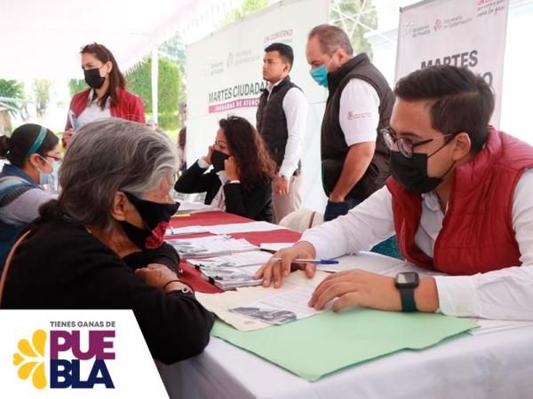Orienta SEGOB a tepeaquenses en documentaci&oacute;n de identidad personal