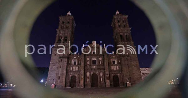 Desea arzobispo de Puebla éxito al nuevo gobernador