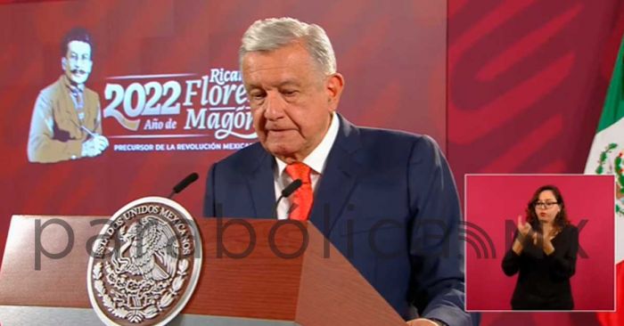 Acusa AMLO al INE de limitar la libertad de expresión