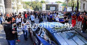 Disfrutan familia del Nascar Parade en la Avenida Juárez