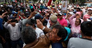 Se registra enfrentamiento entre grupos de izquierda y derecha durante marchas en defensa del INE