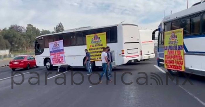 Bloquean transportistas carreteras de la Ciudad de México