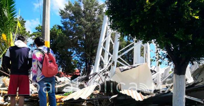 Se desplomó tanque de agua y mata a dos personas en Texmelucan