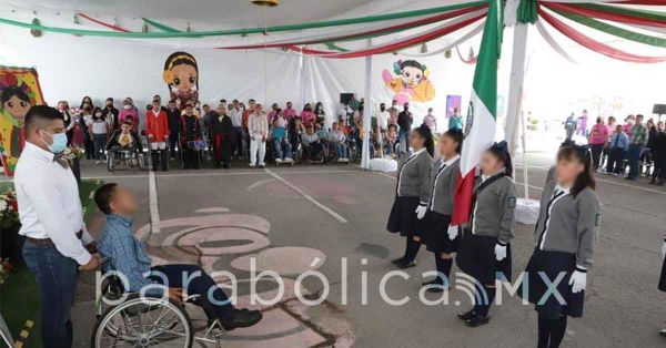 Celebran pequeños a cargo del DIF estatal las Fiestas Patrias en casas de asistencia