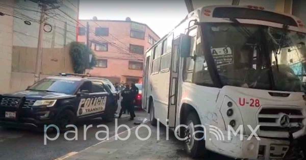 Choca alimentadora de RUTA con camioneta en la 25 Sur