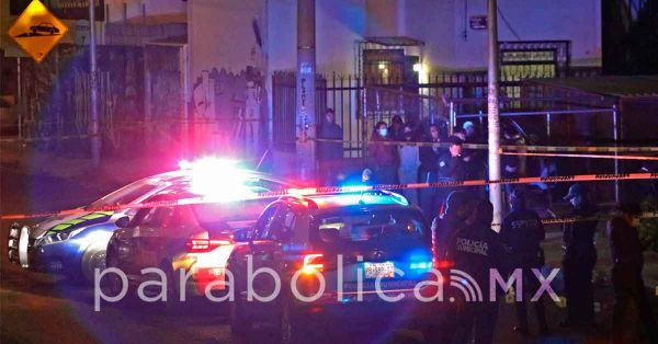 Hallan cuerpo sin vida de una mujer sobre la lateral de la autopista M&eacute;xico-Puebla