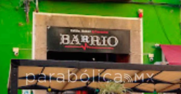 Destapan malas pr&aacute;cticas laborales, clasismo y acoso en el "Barrio Bar"