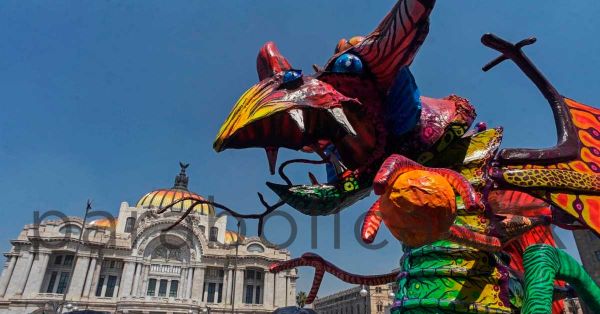 Disfrutan 400 mil personas del desfile de alebrijes monumentales en la Ciudad de México