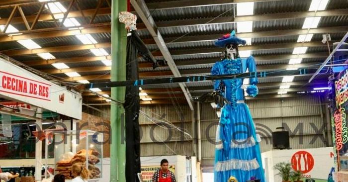 Llega exhibición temática del día de muertos al mercado Independencia