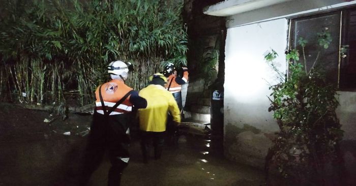 Llenas de lodo están las calles después de las lluvias de las últimas horas en la capital