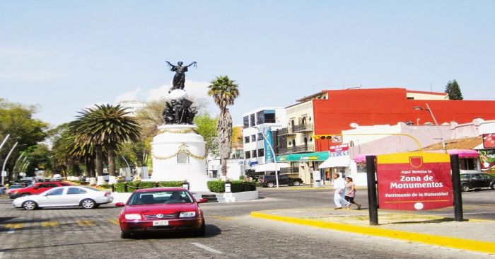Hay tres heridos por una volcadura en la Avenida Ju&aacute;rez