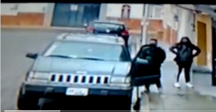 Roban camioneta en San Jer&oacute;nimo Caleras, tardan menos de un minuto