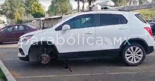 Dejan sin llantas a veh&iacute;culos en la zona de Los Fuertes