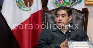 Llama Barbosa a actuar conciencia ante casos de viruela símica en Puebla