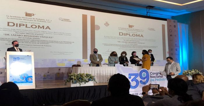 Recibe egresada de la BUAP premio &ldquo;Dr L&aacute;zaro Benavides V&aacute;zquez&rdquo;