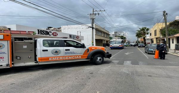 Auxilian a pasajeros de Loma Bella por fuga de gas