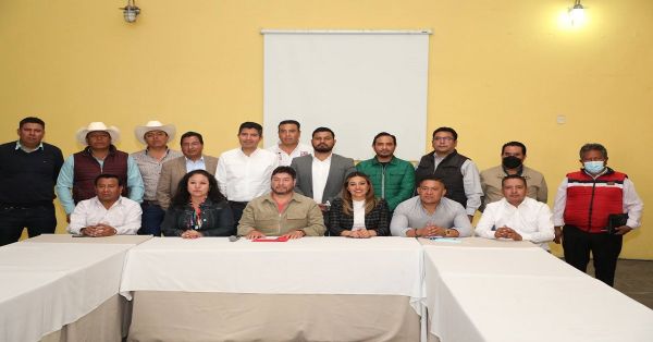 Se reúne Eduardo Rivera con 16 presidente municipales que buscan apoyo para el DAP