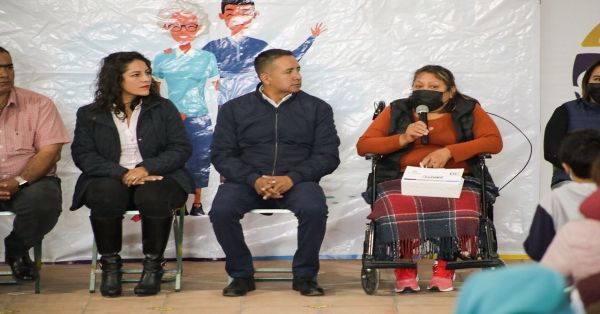 Entrega DIF de San Andrés Cholula aparatos auditivos