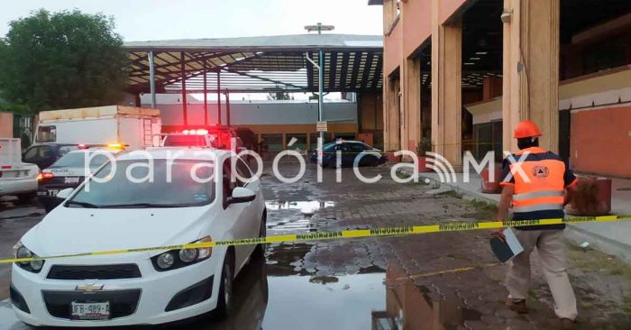 Se desploma techo en la Plaza "El Campanario"