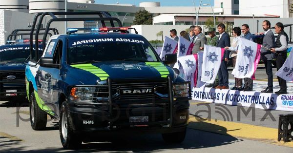 Entrega Eduardo Rivera 311 patrullas para Puebla