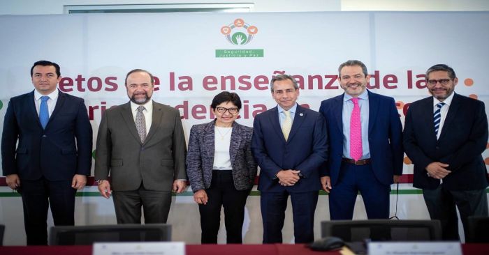 Piden en foro de la ANUIES abordar la Jurisprudencia desde ejes transversales